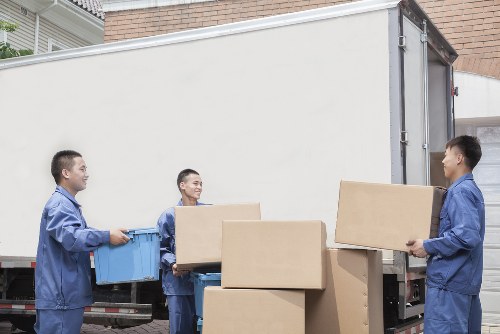 Local moving team planning access and parking in Barnet